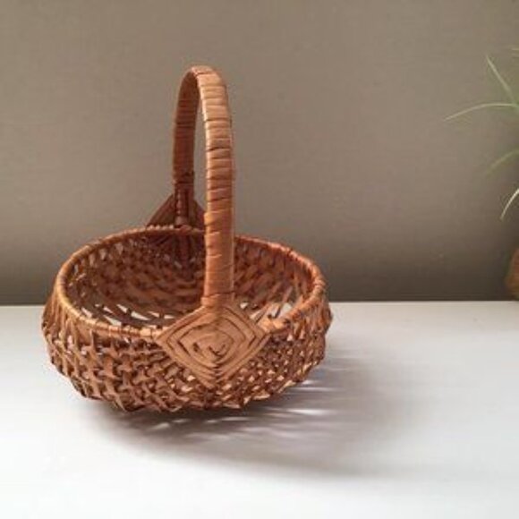 Vintage Wicker Carrying Basket - Picture 4 of 5